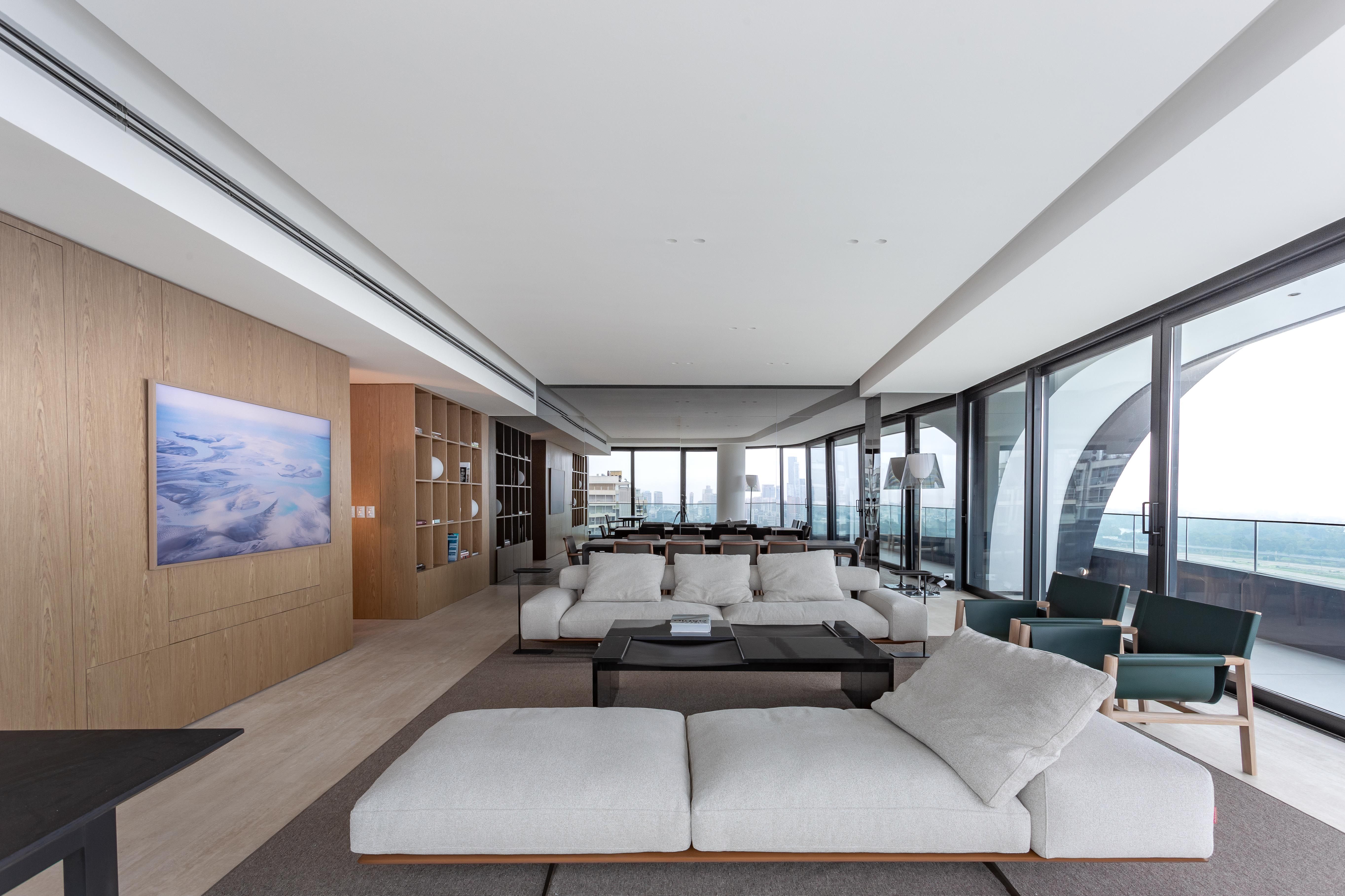 Zaha II Banner